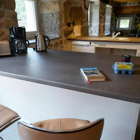 Casa de Férias La Maison De Clemence 6 Personnes Mialanes